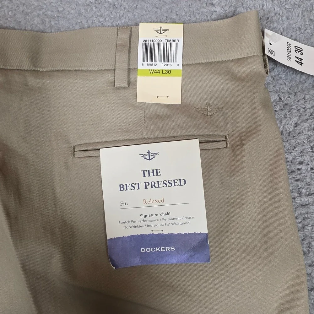 Dockers Chino Pants Mens 44x30 Timber Tan Relaxed Stretch Office Business‎ NEW